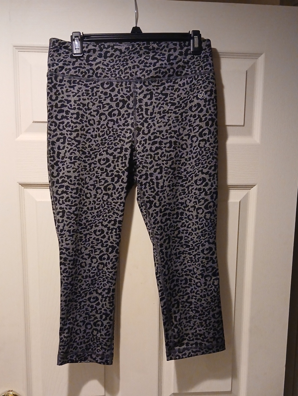 VOGO Athletica Gray Leopard Print Athletic Leggings